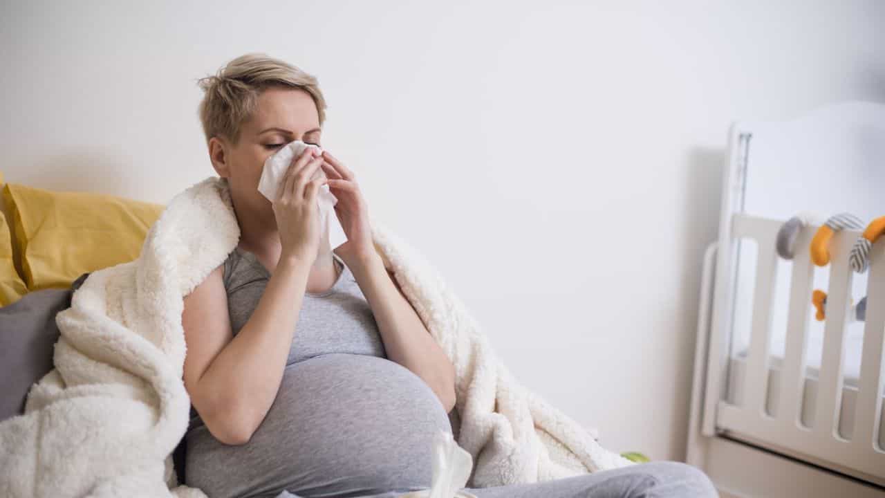 Cold during pregnancy: ಗರ್ಭಾವಸ್ಥೆಯಲ್ಲಿ ಉಂಟಾಗುವ ಶೀತ ಕಡಿಮೆ ಮಾಡಲು ಇಲ್ಲಿವೆ ಸರಳ ಸಲಹೆ Cold during pregnancy: ಗರ್ಭಾವಸ್ಥೆಯಲ್ಲಿ ಉಂಟಾಗುವ ಶೀತ ಕಡಿಮೆ ಮಾಡಲು ಇಲ್ಲಿವೆ ಸರಳ ಸಲಹೆ