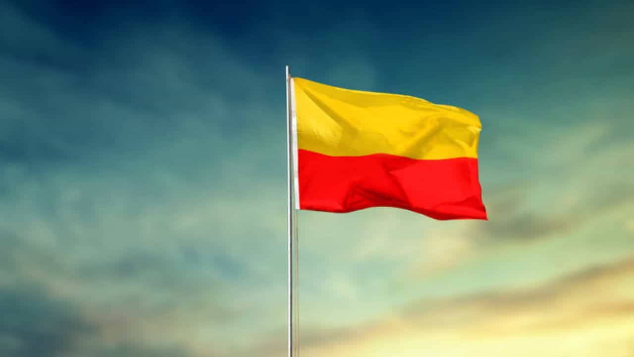 ಕನ್ನಡ ಬಾವುಟದ ಹಳದಿ, ಕೆಂಪು ಬಣ್ಣ ಏನನ್ನು ಸಂಕೇತಿಸುತ್ತದೆ? ಹಿನ್ನೆಲೆಯೇನು? ಕನ್ನಡ ಬಾವುಟದ ಹಳದಿ, ಕೆಂಪು ಬಣ್ಣ ಏನನ್ನು ಸಂಕೇತಿಸುತ್ತದೆ? ಹಿನ್ನೆಲೆಯೇನು?
