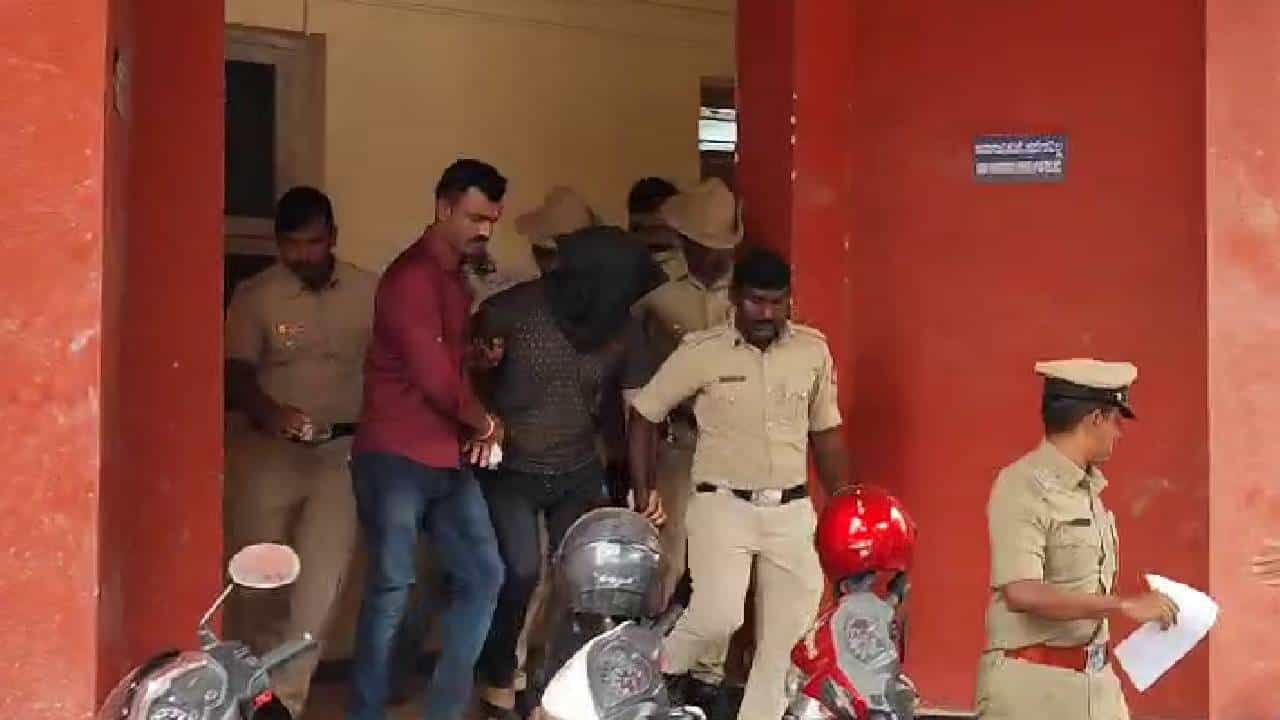 ಉಡುಪಿ ನಾಲ್ವರ ಕೊಲೆ ಪ್ರಕರಣ; ಆರೋಪಿ ಪೊಲೀಸ್ ಹುದ್ದೆ ಬಿಟ್ಟ ಹಿಂದಿದೆ ಸ್ಫೋಟಕ ಕಾರಣ ಉಡುಪಿ ನಾಲ್ವರ ಕೊಲೆ ಪ್ರಕರಣ; ಆರೋಪಿ ಪೊಲೀಸ್ ಹುದ್ದೆ ಬಿಟ್ಟ ಹಿಂದಿದೆ ಸ್ಫೋಟಕ ಕಾರಣ
