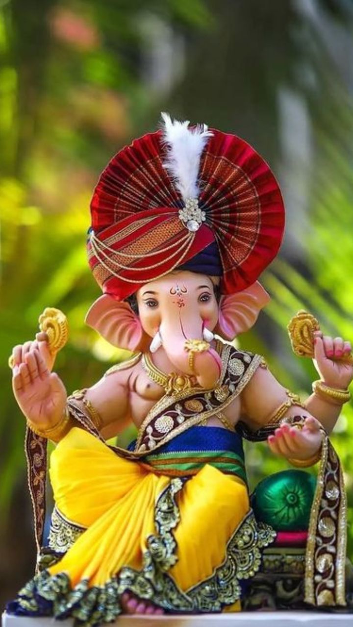 ಮಾಲ್ಯಾದೀನಿ ಸುಗಂಧೀನಿ ವೈ ಪ್ರಭೋ,
ಮಯಾಹೃತಾನಿ ಪುಷ್ಪಾಣಿ ಗೃಹೃಂತಾಂ ಪೂಜನಾಯ ಭೌಃ