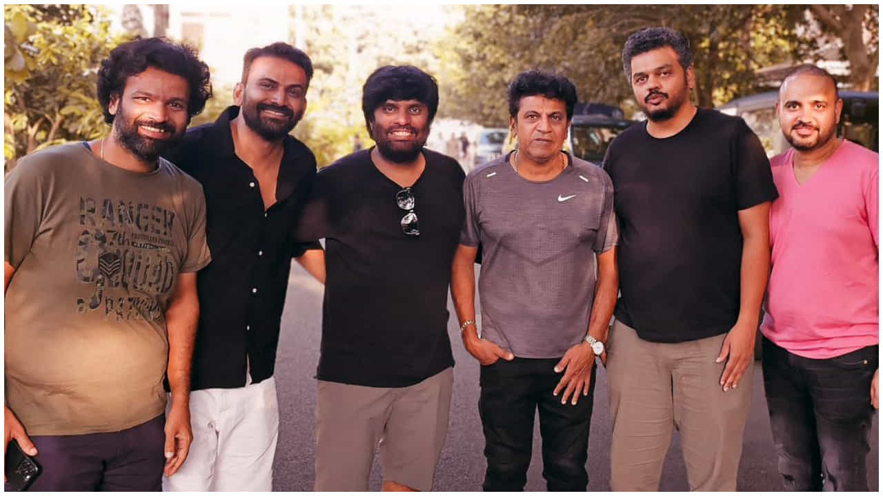 Shivarajkumar: ರಮ್ಯಾ, ಡಾಲಿ ಧನಂಜಯ್ ಜೊತೆ ‘ಉತ್ತರಕಾಂಡ’ ಚಿತ್ರತಂಡಕ್ಕೆ ಸೇರ್ಪಡೆ ಆದ ಶಿವರಾಜ್ಕುಮಾರ್ Shivarajkumar: ರಮ್ಯಾ, ಡಾಲಿ ಧನಂಜಯ್ ಜೊತೆ ‘ಉತ್ತರಕಾಂಡ’ ಚಿತ್ರತಂಡಕ್ಕೆ ಸೇರ್ಪಡೆ ಆದ ಶಿವರಾಜ್ಕುಮಾರ್