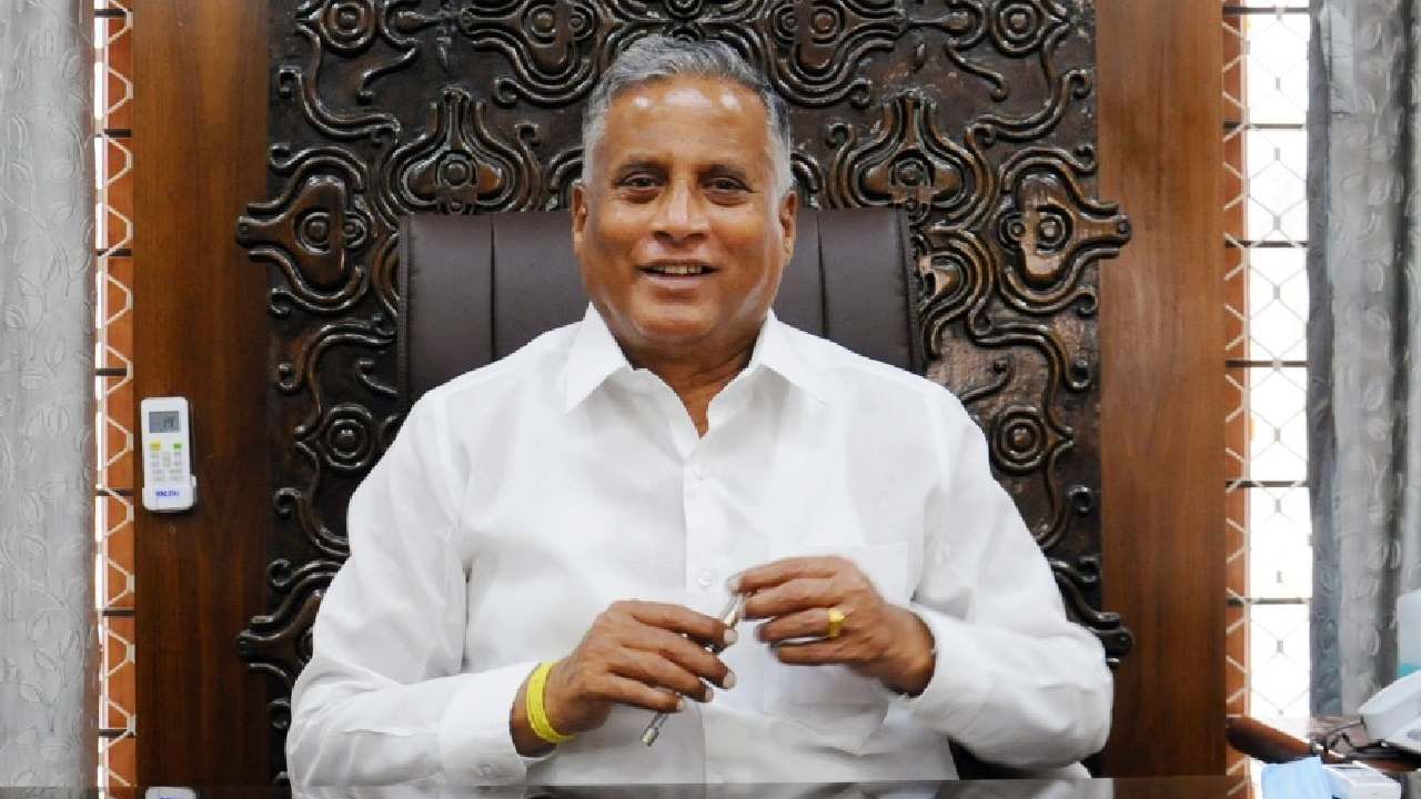 ಸಿದ್ದಗಂಗಾ ಮಠದಲ್ಲೇ ಇಂದು ತಮ್ಮ ರಾಜಕೀಯ ನಿರ್ಧಾರ ಘೋಷಿಸುತ್ತಾರಾ ಸೋಮಣ್ಣ? ಸಿದ್ದಗಂಗಾ ಮಠದಲ್ಲೇ ಇಂದು ತಮ್ಮ ರಾಜಕೀಯ ನಿರ್ಧಾರ ಘೋಷಿಸುತ್ತಾರಾ ಸೋಮಣ್ಣ?
