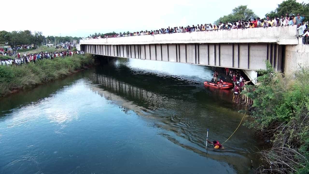 ಮಂಡ್ಯ ಜಿಲ್ಲಾಡಳಿತ ನಿರ್ಲಕ್ಷ್ಯಕ್ಕೆ ಪ್ರಾಣತೆತ್ತ ಜನರು: ಕಳೆದ 5 ವರ್ಷದಲ್ಲಿ ವಿಸಿ ನಾಲಗೆ 40 ಮಂದಿ ಬಲಿ ಮಂಡ್ಯ ಜಿಲ್ಲಾಡಳಿತ ನಿರ್ಲಕ್ಷ್ಯಕ್ಕೆ ಪ್ರಾಣತೆತ್ತ ಜನರು: ಕಳೆದ 5 ವರ್ಷದಲ್ಲಿ ವಿಸಿ ನಾಲಗೆ 40 ಮಂದಿ ಬಲಿ