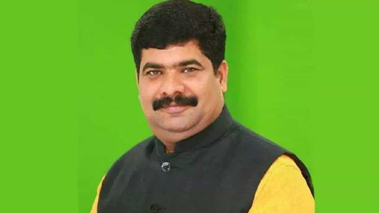 ಮಂಗಳೂರು: ಪಟಾಕಿ ಮಳಿಗೆ ತೆರೆಯಲು ಹೊಸ ನಿಯಮ, ಕಾಂಗ್ರೆಸ್ ಸರ್ಕಾರದ ಹುನ್ನಾರ ಎಂದ ಬಿಜೆಪಿ ಶಾಸಕ ವೇದವ್ಯಾಸ್ ಕಾಮತ್ ಮಂಗಳೂರು: ಪಟಾಕಿ ಮಳಿಗೆ ತೆರೆಯಲು ಹೊಸ ನಿಯಮ, ಕಾಂಗ್ರೆಸ್ ಸರ್ಕಾರದ ಹುನ್ನಾರ ಎಂದ ಬಿಜೆಪಿ ಶಾಸಕ ವೇದವ್ಯಾಸ್ ಕಾಮತ್