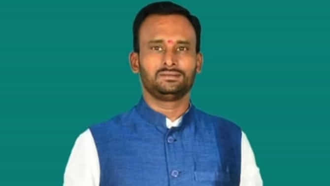 ಪತ್ನಿಗೆ ಲೋಕಸಭೆ ಟಿಕೆಟ್​ ನೀಡುವಂತೆ ಸಿಎಂಗೆ ಬೇಡಿಕೆಯಿಟ್ಟ ಶಾಸಕ ವಿಜಯಾನಂದ