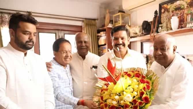 ಒಗ್ಗಟ್ಟಾಗಿ ಲೋಕಸಭೆ ಚುನಾವಣೆ ಎದುರಿಸಿ: ವಿಜಯೇಂದ್ರಗೆ ದೇವೇಗೌಡ ಕಿವಿಮಾತು