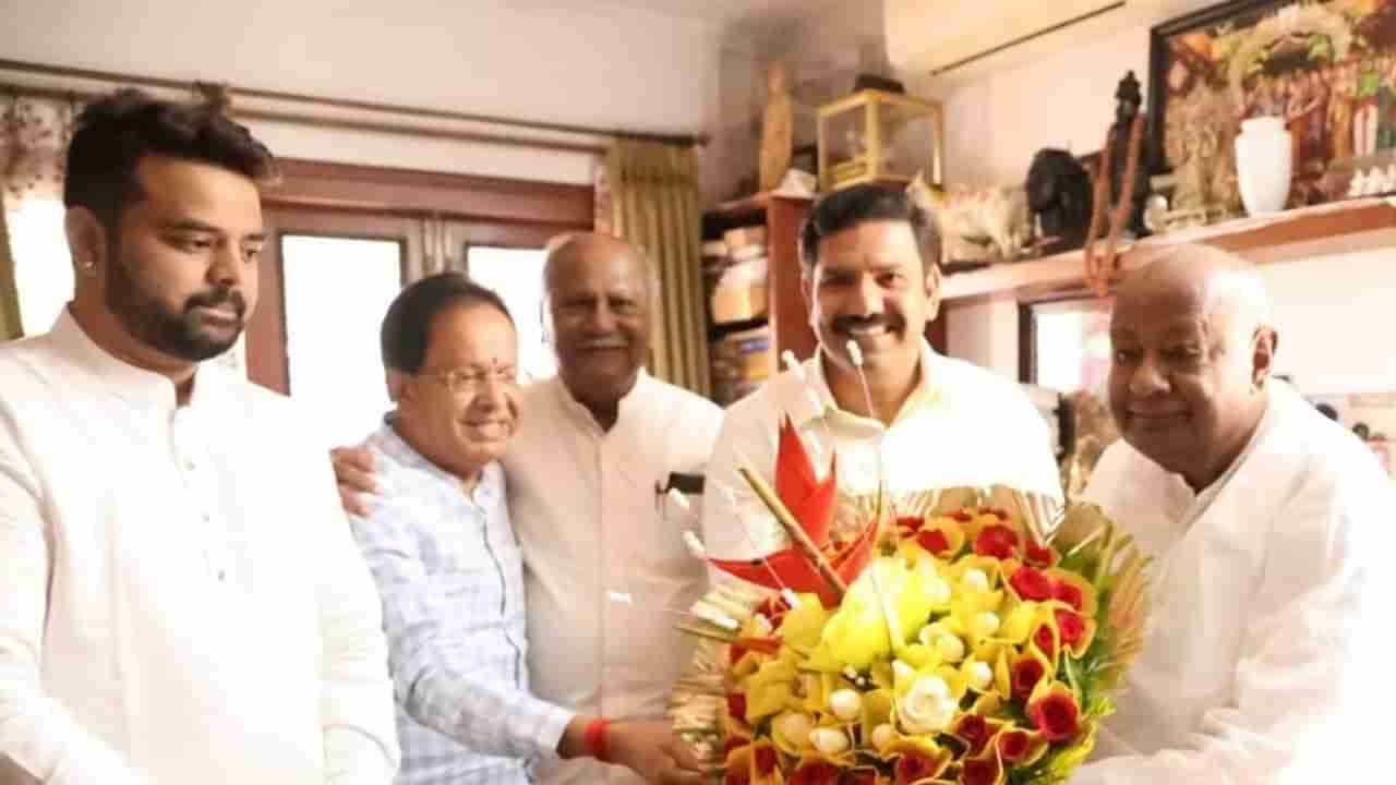 ಗೊಂದಲವಿಲ್ಲದೇ ಒಗ್ಗಟ್ಟಾಗಿ ಲೋಕಸಭೆ ಚುನಾವಣೆ ಎದುರಿಸಬೇಕು: ವಿಜಯೇಂದ್ರಗೆ ಜೆಡಿಎಸ್ ವರಿಷ್ಠ ಹೆಚ್​ಡಿ ದೇವೇಗೌಡ ಕಿವಿಮಾತು