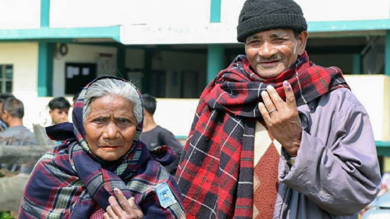Chhattisgarh Mizoram Elections 2023: ಇಂದು ಛತ್ತೀಸ್ಗಢ, ಮಿಜೋರಾಂನಲ್ಲಿ ವಿಧಾನಸಭಾ ಚುನಾವಣೆ, ಮತದಾನ ಆರಂಭ, ಬಿಗಿ ಭದ್ರತೆ Chhattisgarh Mizoram Elections 2023: ಇಂದು ಛತ್ತೀಸ್ಗಢ, ಮಿಜೋರಾಂನಲ್ಲಿ ವಿಧಾನಸಭಾ ಚುನಾವಣೆ, ಮತದಾನ ಆರಂಭ, ಬಿಗಿ ಭದ್ರತೆ