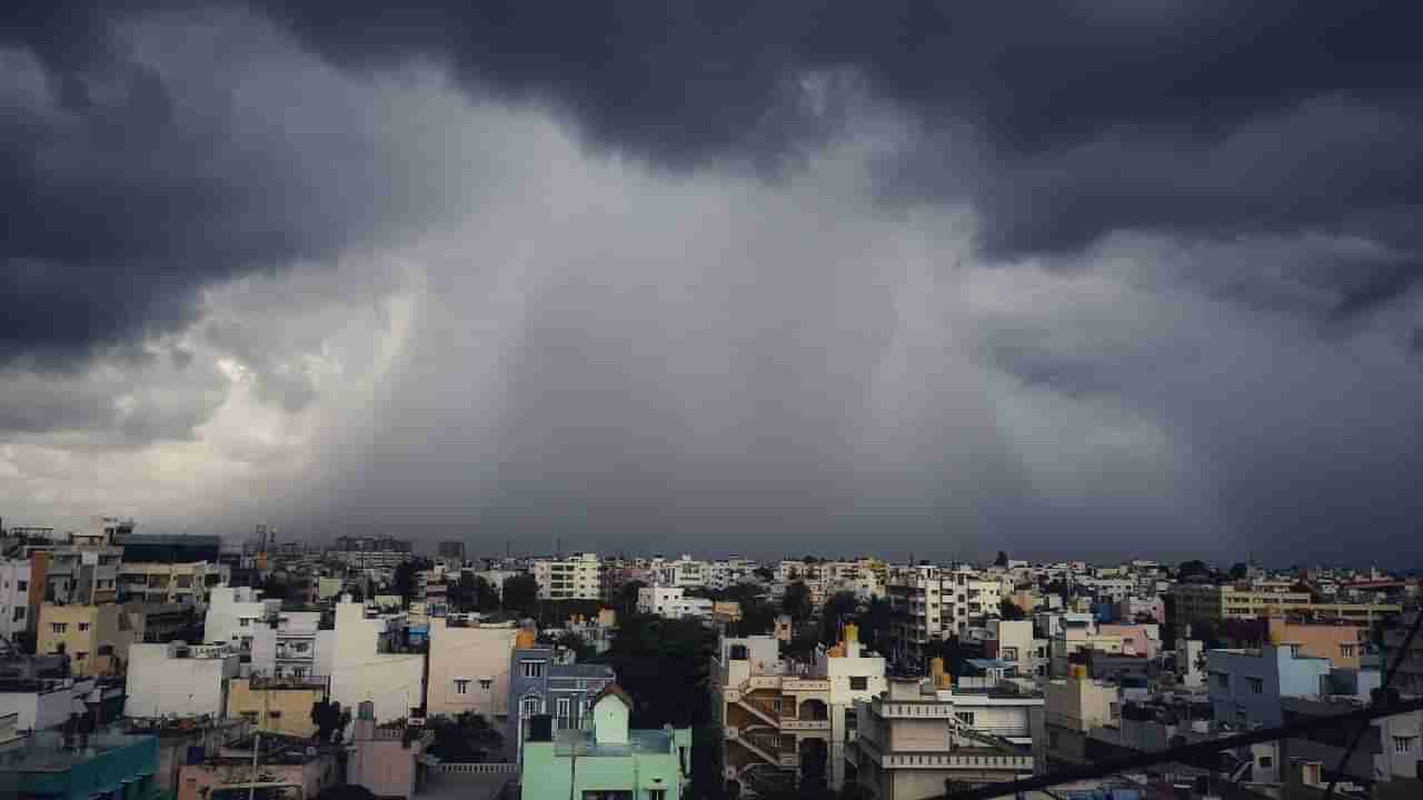 Karnataka Weather: ಬೆಂಗಳೂರಿನಲ್ಲಿ ಇಂದು ಕೂಡ ಧಾರಾಕಾರ ಮಳೆಯಾಗುವ ಸಾಧ್ಯತೆ, 11 ಜಿಲ್ಲೆಗಳಿಗೆ ಯೆಲ್ಲೋ ಅಲರ್ಟ್​