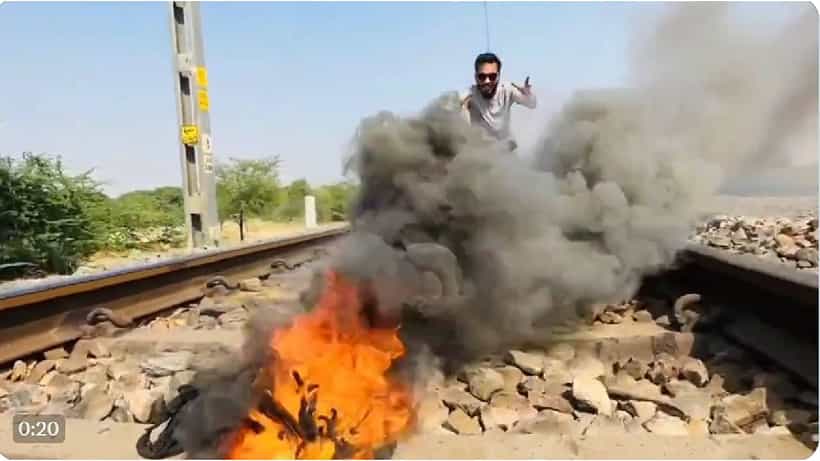 Viral Video: ಈ ಭೂಪ ರೈಲ್ವೇ ಹಳಿಗಳ ಮೇಲೆ ಪಟಾಕಿ ಸುಟ್ಟಿದ್ದು ಈ ಕಾರಣಕ್ಕೆ; ಜೈಪುರದ ರೈಲ್ವೇ ಅಧಿಕಾರಿ ಪ್ರತಿಕ್ರಿಯೆ