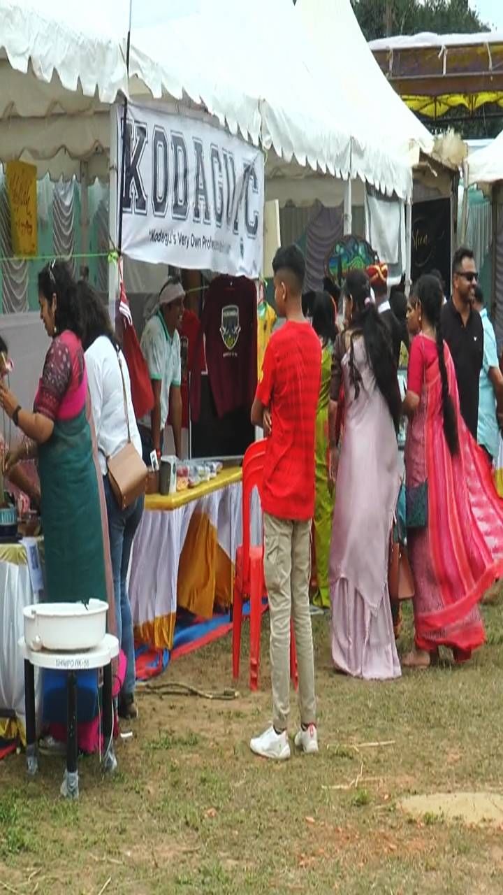 ಈ ಕೊಡವ ಜನಾಂಗ ದೇಶ-ವಿದೇಶದ ನಾನಾ ಭಾಗದಲ್ಲಿ ಹರಡಿಕೊಂಡಿದ್ದು, ತಮ್ಮ ತಮ್ಮದೆ ಕೆಲಸ ಕಾರ್ಯಗಳಲ್ಲಿ ತೊಡಗಿಕೊಂಡಿದ್ದಾರೆ.