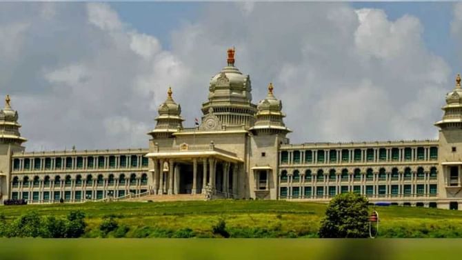 ವಕೀಲರ ಮೇಲಿನ ಹಿಂಸಾಚಾರ ನಿಷೇಧ ಸೇರಿದಂತೆ ಮೂರು ವಿಧೇಯಕಗಳ ಅಂಗೀಕಾರ ವಕೀಲರ ಮೇಲಿನ ಹಿಂಸಾಚಾರ ನಿಷೇಧ ಸೇರಿದಂತೆ ಮೂರು ವಿಧೇಯಕಗಳ ಅಂಗೀಕಾರ