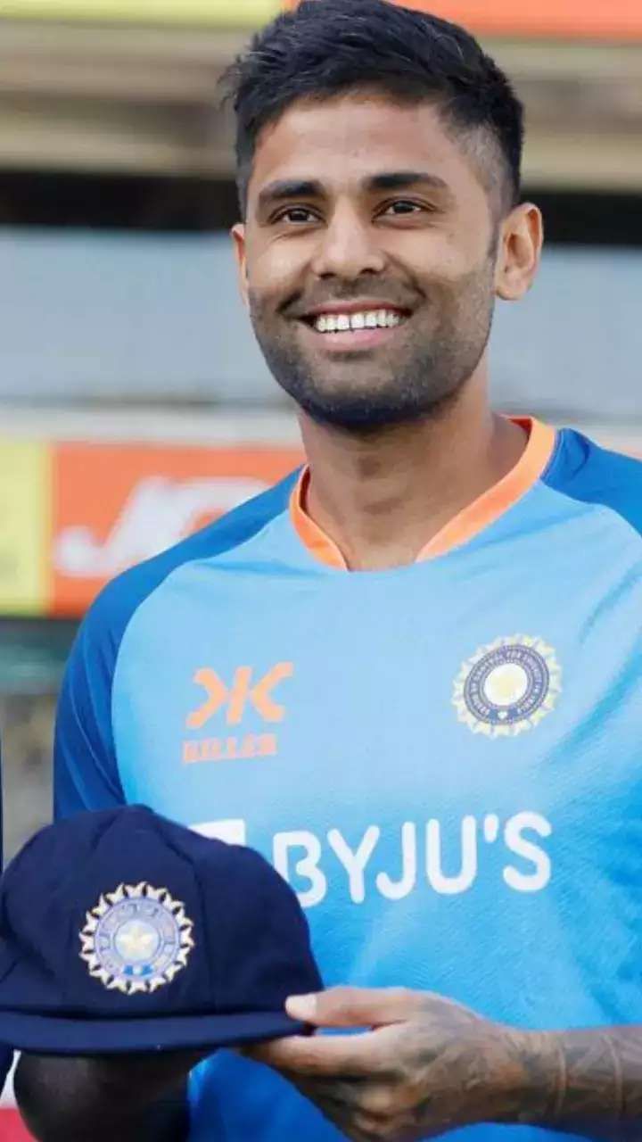ಸೂರ್ಯಕುಮಾರ್ ಯಾದವ್ ಅವರು ಫೆಬ್ರವರಿ 9, 2023 ರಂದು ನಾಗ್ಪುರದಲ್ಲಿ ಆಸ್ಟ್ರೇಲಿಯಾ ವಿರುದ್ಧ ಭಾರತಕ್ಕಾಗಿ ತಮ್ಮ ಚೊಚ್ಚಲ ಟೆಸ್ಟ್ ಪಂದ್ಯವನ್ನು ಆಡಿದರು.