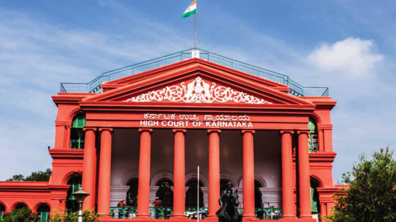 SC-ST ಹಾಸ್ಟೆಲ್ಗಳಲ್ಲಿ ಸಿಬ್ಬಂದಿ ಕೊರತೆ, ಸರ್ಕಾರಕ್ಕೆ ಹೈಕೋರ್ಟ್ ಖಡಕ್ ಸೂಚನೆ SC-ST ಹಾಸ್ಟೆಲ್ಗಳಲ್ಲಿ ಸಿಬ್ಬಂದಿ ಕೊರತೆ, ಸರ್ಕಾರಕ್ಕೆ ಹೈಕೋರ್ಟ್ ಖಡಕ್ ಸೂಚನೆ