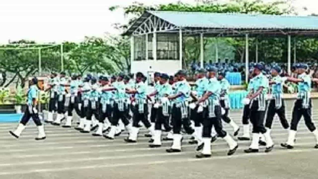 ಬೆಳಗಾವಿ: ಅಗ್ನಿವೀರ್ವಾಯು 2ನೇ ಬ್ಯಾಚ್ ನಿರ್ಗಮನ ಪಥಸಂಚಲನ; 218 ಅಗ್ನಿವೀರರು ವಾಯುಪಡೆಗೆ ಸೇರ್ಪಡೆ ಬೆಳಗಾವಿ: ಅಗ್ನಿವೀರ್ವಾಯು 2ನೇ ಬ್ಯಾಚ್ ನಿರ್ಗಮನ ಪಥಸಂಚಲನ; 218 ಅಗ್ನಿವೀರರು ವಾಯುಪಡೆಗೆ ಸೇರ್ಪಡೆ