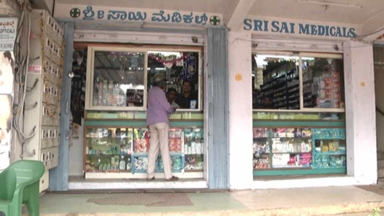 ಆನೇಕಲ್: ಹಾಡಹಗಲೇ ಖತರ್ನಾಕ್ ಕಳ್ಳರ ಕೈಚಳಕ: ಗಮನ ಬೇರೆಡೆಗೆ ಸೆಳೆದು 10 ಲಕ್ಷ ರೂ. ಕಳ್ಳತನ