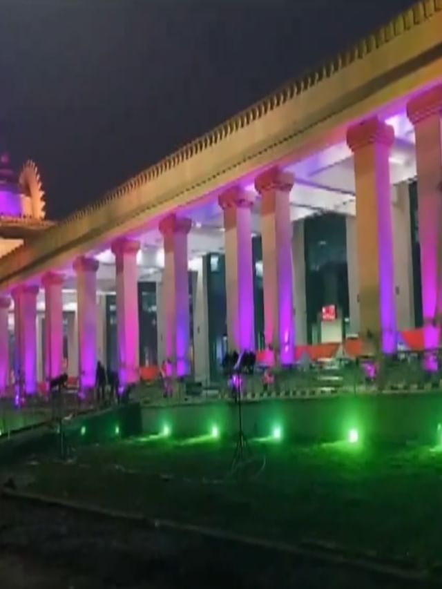 ಅಯೋಧ್ಯಾ ಧಾಮ್ ಜಂಕ್ಷನ್‌ ರೈಲು ನಿಲ್ದಾಣದ  ದೀಪಾಲಂಕಾರ