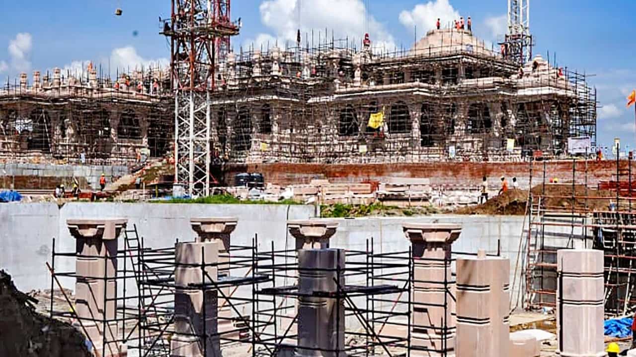 ಅಯೋಧ್ಯೆ ರಾಮಮಂದಿರಕ್ಕೆ ಕಾಶಿ ಮತ್ತು ಪ್ರಯಾಗ್ ರಾಜ್ ಭಿಕ್ಷುಕರಿಂದ 4 ಲಕ್ಷ ದೇಣಿಗೆ ಅಯೋಧ್ಯೆ ರಾಮಮಂದಿರಕ್ಕೆ ಕಾಶಿ ಮತ್ತು ಪ್ರಯಾಗ್ ರಾಜ್ ಭಿಕ್ಷುಕರಿಂದ 4 ಲಕ್ಷ ದೇಣಿಗೆ