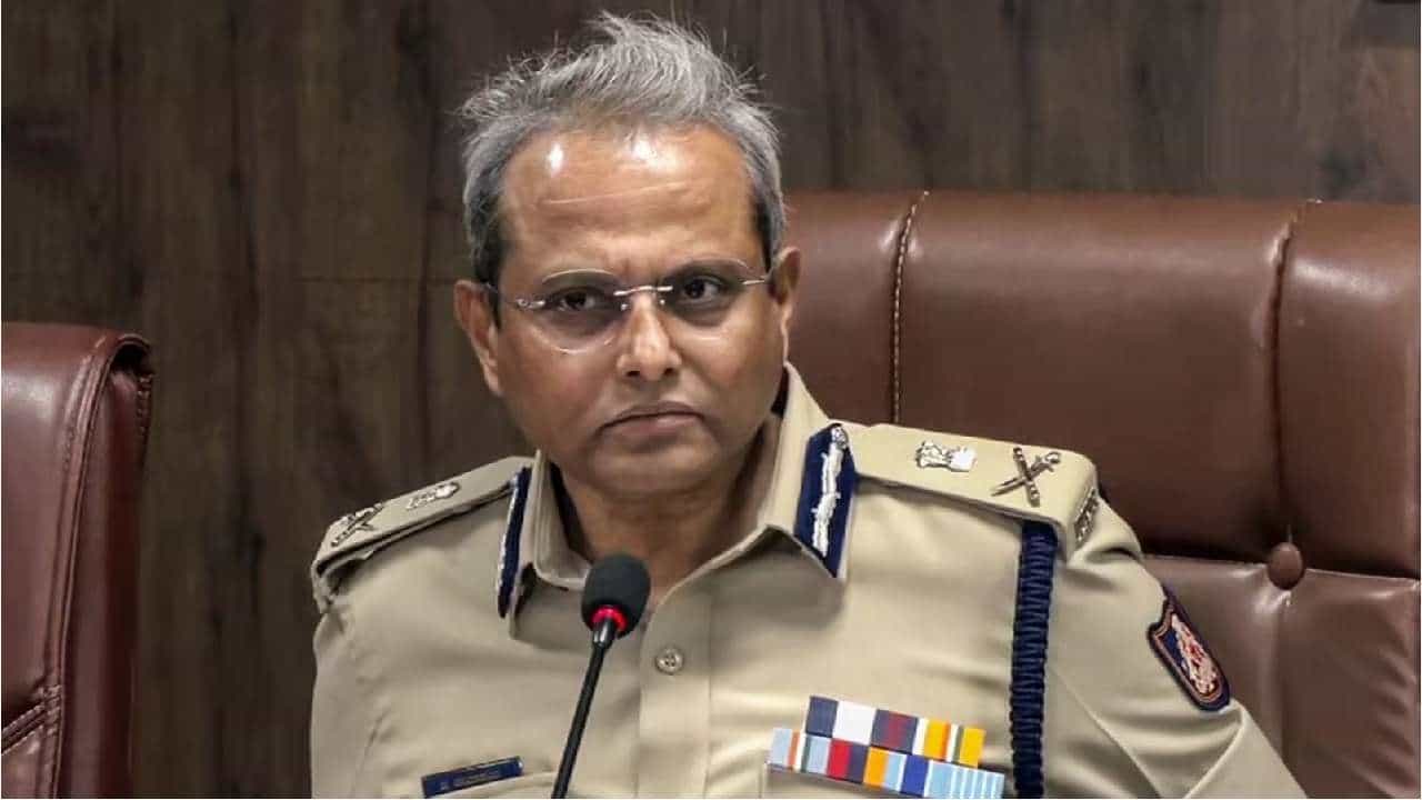 New Year Guidelines: ಹೊಸ ವರ್ಷಾಚರಣೆಗೆ ಮಾರ್ಗಸೂಚಿ ಬಿಡುಗಡೆ ಮಾಡಿದ ಬೆಂಗಳೂರು ಪೊಲೀಸ್ ಆಯುಕ್ತ: ಇಲ್ಲಿದೆ ಮಾಹಿತಿ New Year Guidelines: ಹೊಸ ವರ್ಷಾಚರಣೆಗೆ ಮಾರ್ಗಸೂಚಿ ಬಿಡುಗಡೆ ಮಾಡಿದ ಬೆಂಗಳೂರು ಪೊಲೀಸ್ ಆಯುಕ್ತ: ಇಲ್ಲಿದೆ ಮಾಹಿತಿ