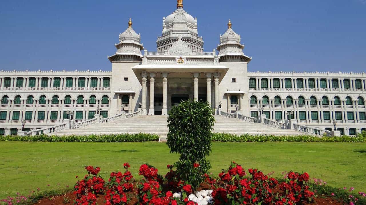 ಬೆಳಗಾವಿ ಅಧಿವೇಶನದ ಕರ್ತವ್ಯಕ್ಕೆ ಬಂದ ಚಾಲಕರಿಗೆ ಕಳಪೆ ಊಟ ವಿತರಣೆ ಆರೋಪ: ತೀವ್ರ ಆಕ್ರೋಶ ಬೆಳಗಾವಿ ಅಧಿವೇಶನದ ಕರ್ತವ್ಯಕ್ಕೆ ಬಂದ ಚಾಲಕರಿಗೆ ಕಳಪೆ ಊಟ ವಿತರಣೆ ಆರೋಪ: ತೀವ್ರ ಆಕ್ರೋಶ