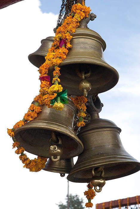 ಯಾವುದೇ ದೇವಾಲಯಗಳಿಗೆ ಭೇಟಿ ನೀಡಿದರೂ ಕೂಡ ಅಲ್ಲಲ್ಲಿ ಘಂಟೆಗಳನ್ನು ನೋಡಿರುತ್ತೀರಿ.