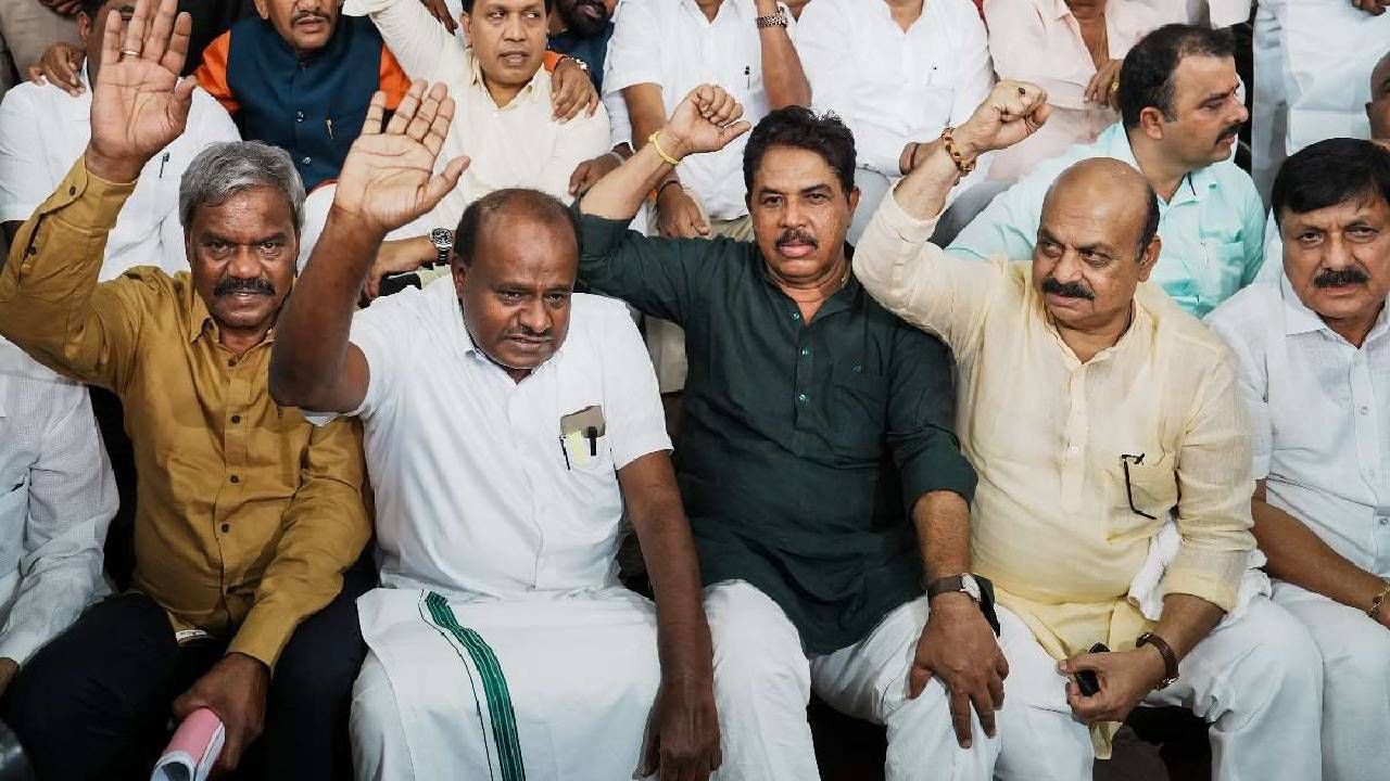 ಬೆಳಗಾವಿ ಅಧಿವೇಶನದಲ್ಲಿ ಜಂಟಿ ಹೋರಾಟಕ್ಕೆ ಬಿಜೆಪಿ, JDS ನಿರ್ಧಾರ: ವಿರೋಧ ಪಕ್ಷದ ಬಳಿ ಯಾವೆಲ್ಲ ಅಸ್ತ್ರಗಳಿವೆ ಗೊತ್ತಾ? ಬೆಳಗಾವಿ ಅಧಿವೇಶನದಲ್ಲಿ ಜಂಟಿ ಹೋರಾಟಕ್ಕೆ ಬಿಜೆಪಿ, JDS ನಿರ್ಧಾರ: ವಿರೋಧ ಪಕ್ಷದ ಬಳಿ ಯಾವೆಲ್ಲ ಅಸ್ತ್ರಗಳಿವೆ ಗೊತ್ತಾ?