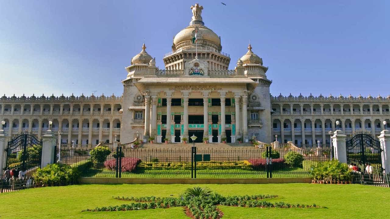 ಹಿಂದೂ ದೇವಾಲಯಗಳನ್ನು ವಶ ಪಡಿಸಿಕೊಳ್ಳಲು ಮುಂದಾದ ಸರ್ಕಾರ: ಹಿಂದೂ ಜನ ಜಾಗೃತಿ ಸಮಿತಿ ಆಕ್ರೋಶ ಹಿಂದೂ ದೇವಾಲಯಗಳನ್ನು ವಶ ಪಡಿಸಿಕೊಳ್ಳಲು ಮುಂದಾದ ಸರ್ಕಾರ: ಹಿಂದೂ ಜನ ಜಾಗೃತಿ ಸಮಿತಿ ಆಕ್ರೋಶ