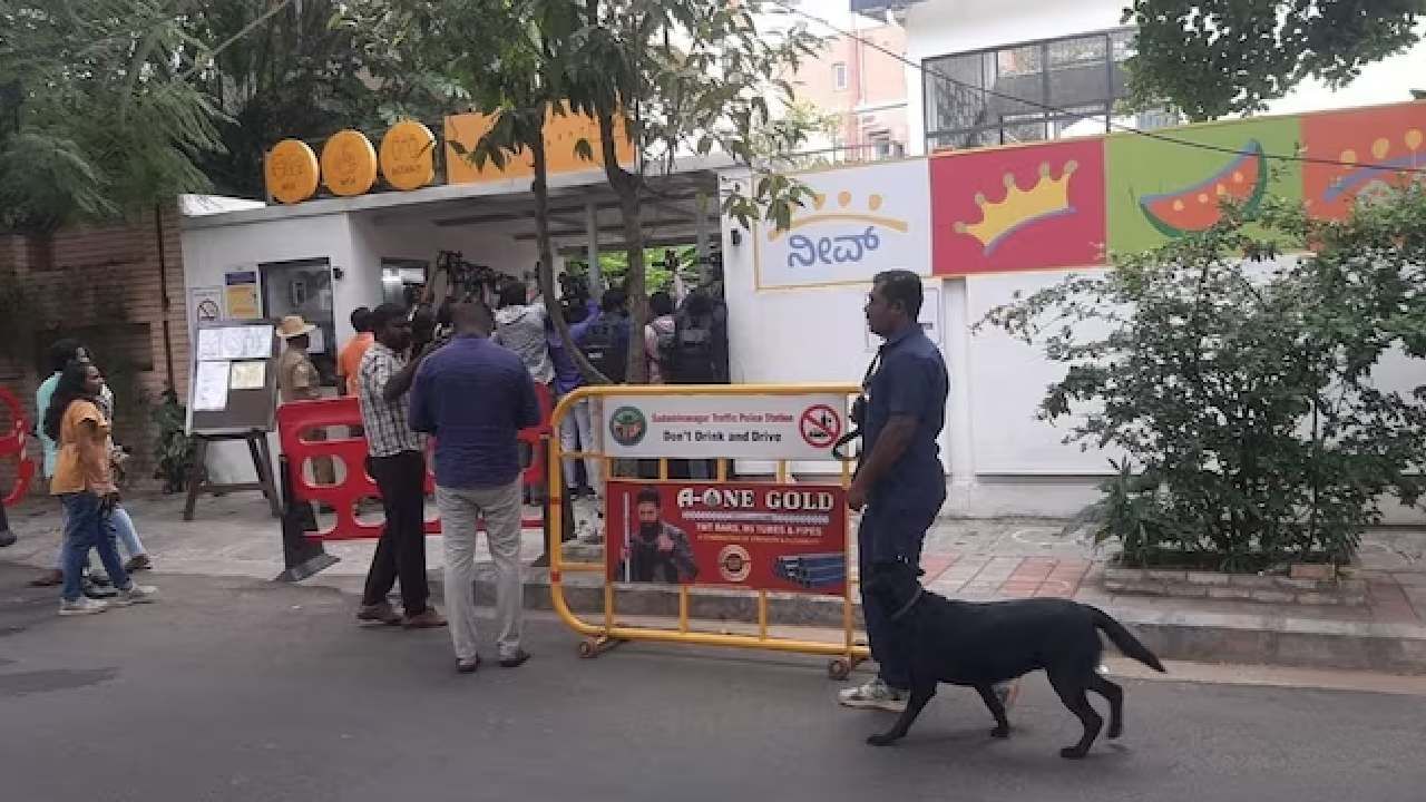 ಶಿಕ್ಷಣ ಇಲಾಖೆ ಬಳಿ ಇರುವ ಶಾಲೆಗಳ ದಾಖಲಾತಿ ಮೇಲ್ ಡಿಟೈಲ್ಸ್ ಸೋರಿಕೆಯಾಗಿದ್ದು ಹೇಗೆ?: ಖಾಸಗಿ ಶಾಲೆಗಳ ಒಕ್ಕೂಟ ಆಕ್ರೋಶ ಶಿಕ್ಷಣ ಇಲಾಖೆ ಬಳಿ ಇರುವ ಶಾಲೆಗಳ ದಾಖಲಾತಿ ಮೇಲ್ ಡಿಟೈಲ್ಸ್ ಸೋರಿಕೆಯಾಗಿದ್ದು ಹೇಗೆ?: ಖಾಸಗಿ ಶಾಲೆಗಳ ಒಕ್ಕೂಟ ಆಕ್ರೋಶ