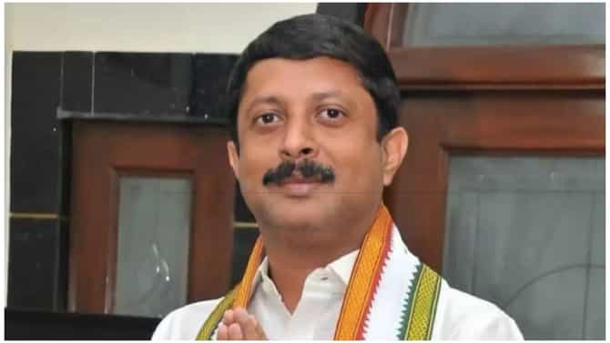 ಸಚಿವ ಬೈರತಿ ಸುರೇಶ್ ಪ್ರಯಾಣಿಸುತ್ತಿದ್ದ ಹೆಲಿಕಾಪ್ಟರ್​ ತುರ್ತು ಭೂಸ್ಪರ್ಶ