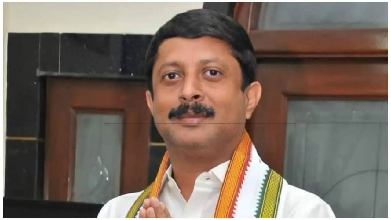 ಸಚಿವ ಬೈರತಿ ಸುರೇಶ್ ಪ್ರಯಾಣಿಸುತ್ತಿದ್ದ ಹೆಲಿಕಾಪ್ಟರ್ ತುರ್ತು ಭೂಸ್ಪರ್ಶ! ಸಚಿವ ಬೈರತಿ ಸುರೇಶ್ ಪ್ರಯಾಣಿಸುತ್ತಿದ್ದ ಹೆಲಿಕಾಪ್ಟರ್ ತುರ್ತು ಭೂಸ್ಪರ್ಶ!
