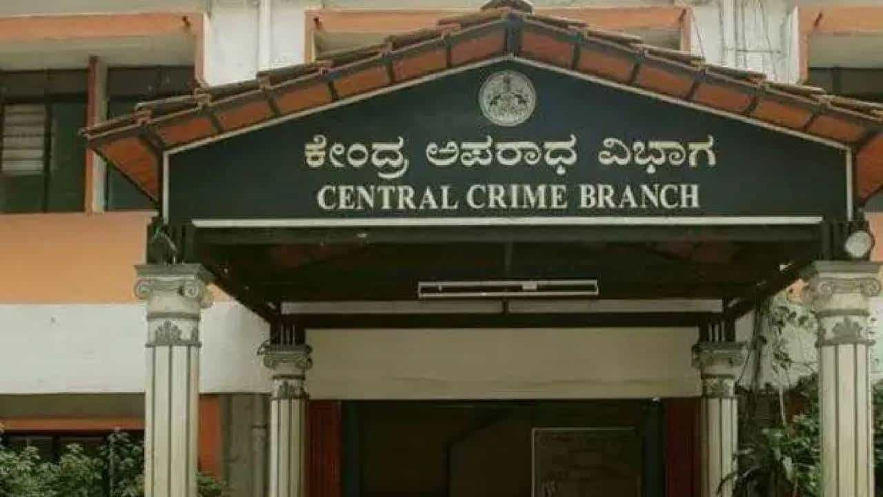 ವಂಚನೆ ಆರೋಪ ಪ್ರಕರಣ: ನಿರ್ಮಾಪಕ ರಾಕ್ಲೈನ್ ಪುತ್ರನಿಗೆ 2ನೇ ಬಾರಿ ಸಿಸಿಬಿ ನೋಟಿಸ್ ವಂಚನೆ ಆರೋಪ ಪ್ರಕರಣ: ನಿರ್ಮಾಪಕ ರಾಕ್ಲೈನ್ ಪುತ್ರನಿಗೆ 2ನೇ ಬಾರಿ ಸಿಸಿಬಿ ನೋಟಿಸ್