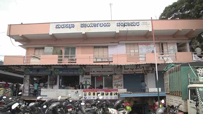 ದಾಖಲೆಗಳನ್ನು ಕದ್ದೊಯ್ಯುವಾಗ ರೆಡ್ ಹ್ಯಾಂಡ್ ಆಗಿ ಸಿಕ್ಕಿಬಿದ್ದ ಅಧಿಕಾರಿ