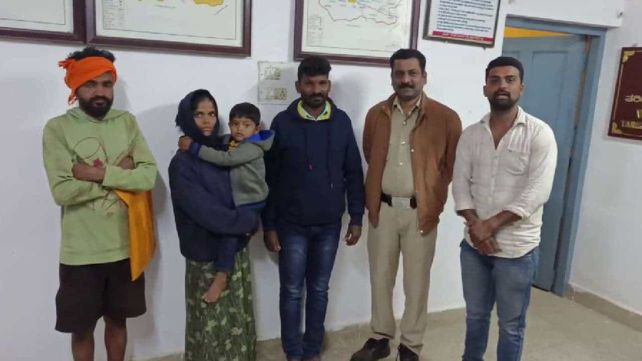 ಅಜ್ಜ ನಿದ್ರೆಗೆ ಜಾರಿದಾಗ ಬಸ್ ಇಳಿದು ತಪ್ಪಿಸಿಕೊಂಡಿದ್ದ ಮೂರು ವರ್ಷದ ಮಗು ಪತ್ತೆ ಅಜ್ಜ ನಿದ್ರೆಗೆ ಜಾರಿದಾಗ ಬಸ್ ಇಳಿದು ತಪ್ಪಿಸಿಕೊಂಡಿದ್ದ ಮೂರು ವರ್ಷದ ಮಗು ಪತ್ತೆ