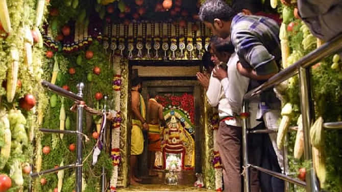 ಪುರೋಹಿತರ ಮಕ್ಕಳು ಕುಟುಂಬದ ಅರ್ಚಕ ಸಂಪ್ರದಾಯ ಮುಂದುವರಿಸಬಹುದು