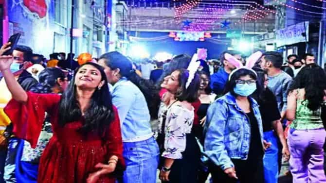 ನ್ಯೂ ಇಯರ್​: ಮಾಸ್ಕ್ ಧರಿಸಿ ಗಲಾಟೆ: ಗರ್ಲ್ ಫ್ರೆಂಡ್ ಜೊತೆ ಅಸಭ್ಯ ವರ್ತನೆ