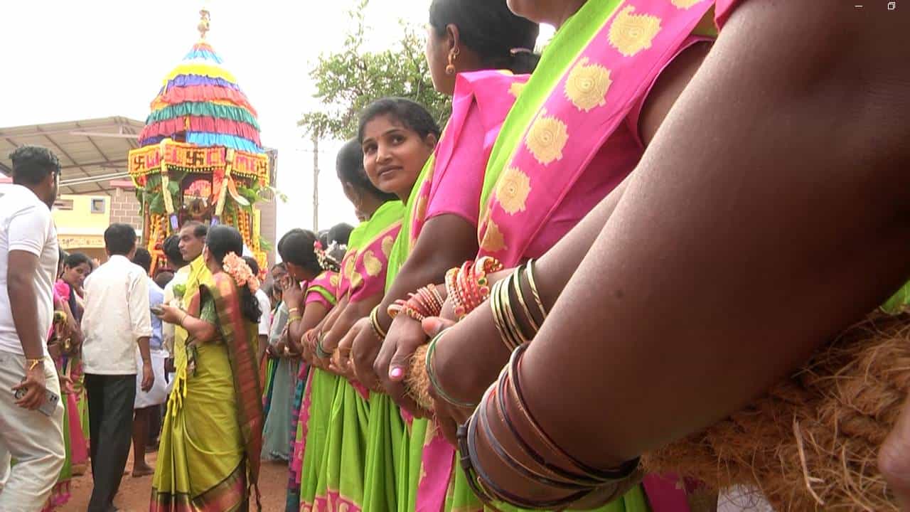 ವಿಜೃಂಭಣೆಯಿಂದ ನಡೆದ ಕರಿಬಸವೇಶ್ವರ ಜಾತ್ರೆಯಲ್ಲಿದೆ ವಿಶೇಷ; ಮಹಿಳೆಯರೇ ರಥ ಎಳೆಯುವ ಸಂಪ್ರದಾಯ