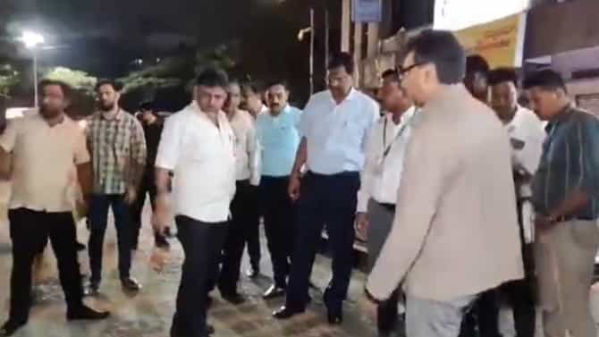 ಎಸ್​ಪಿ ರೋಡ್​ನಲ್ಲಿ ರಸ್ತೆ ಗುಂಡಿ ವೀಕ್ಷಿಸಿದ ಡಿಸಿಎಂ ಡಿಕೆ ಶಿವಕುಮಾರ್​