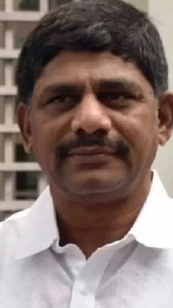 ರೈತರೊಬ್ಬರ ಬಳಿ ಕಾಂಗ್ರೆಸ್ ಸಂಸದ ಡಿಕೆ ಸುರೇಶ್ ಸಿಟ್ಟಾದ ಘಟನೆ ಮಾಗಡಿಯಲ್ಲಿ ಶುಕ್ರವಾರ ನಡೆದಿದೆ.