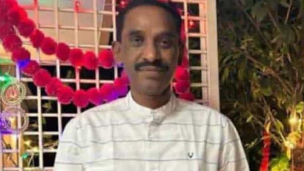 ಮಂಡ್ಯ ಆರೋಗ್ಯ ಇಲಾಖೆ ಅಧಿಕಾರಿ ನಟರಾಜ್ ಬೆಂಗಳೂರಿನಲ್ಲಿ ನೇಣುಬಿಗಿದು ಆತ್ಮಹತ್ಯೆ ಮಂಡ್ಯ ಆರೋಗ್ಯ ಇಲಾಖೆ ಅಧಿಕಾರಿ ನಟರಾಜ್ ಬೆಂಗಳೂರಿನಲ್ಲಿ ನೇಣುಬಿಗಿದು ಆತ್ಮಹತ್ಯೆ