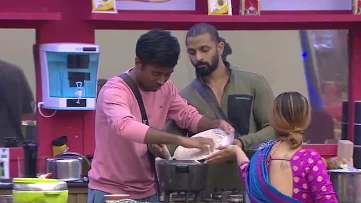 ಊಟ ಇಲ್ಲದೆ ರಾಕ್ಷಸರಾದ ಮನೆ ಮಂದಿ; ಪ್ರತಾಪ್ ಮಾಡಿದ ತಪ್ಪಿಗೆ ಇಡೀ ಮನೆಗೆ ಶಿಕ್ಷೆ? ಊಟ ಇಲ್ಲದೆ ರಾಕ್ಷಸರಾದ ಮನೆ ಮಂದಿ; ಪ್ರತಾಪ್ ಮಾಡಿದ ತಪ್ಪಿಗೆ ಇಡೀ ಮನೆಗೆ ಶಿಕ್ಷೆ?