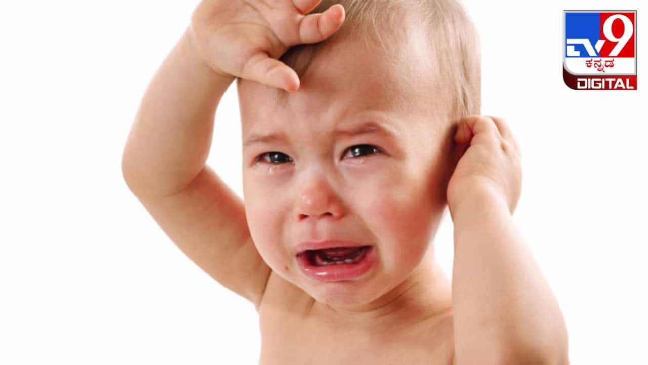 Ear Pain: ಇದ್ದಕ್ಕಿದ್ದಂತೆ ಕಿವಿ ನೋವು ಕಾಣಿಸಿಕೊಂಡರೆ ಗಾಬರಿಯಾಗಬೇಡಿ, ಈ ಮನೆಮದ್ದು ಟ್ರೈ ಮಾಡಿ Ear Pain: ಇದ್ದಕ್ಕಿದ್ದಂತೆ ಕಿವಿ ನೋವು ಕಾಣಿಸಿಕೊಂಡರೆ ಗಾಬರಿಯಾಗಬೇಡಿ, ಈ ಮನೆಮದ್ದು ಟ್ರೈ ಮಾಡಿ