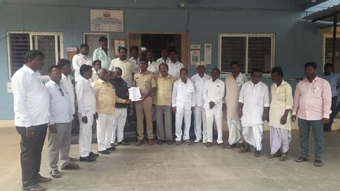 ದೇವರಿಗೆ ಬಲಿ ಕೊಟ್ಟ ಕೋಣದ ಮಾಂಸ ತಿನ್ನದಿದ್ದರೆ ದಲಿತರಿಗೆ ಬಹಿಷ್ಕಾರ!