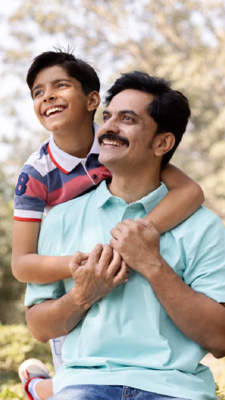 ನಿಮ್ಮ ಸ್ವಂತ ನಿರೀಕ್ಷೆಗಳನ್ನು ಮಕ್ಕಳ ಮೇಲೆ ಹೇರದೆ ನಿಮ್ಮ ಮಕ್ಕಳ ಕನಸುಗಳು, ಆಸಕ್ತಿಗಳು ಮತ್ತು ಆಕಾಂಕ್ಷೆಗಳನ್ನು ಬೆಂಬಲಿಸಬೇಕು.
