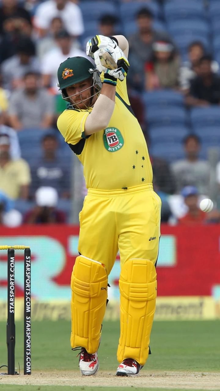 ಮೂರನೇ ಸ್ಥಾನದಲ್ಲಿದರುವ ಆರನ್ ಫಿಂಚ್ ಅಂತಾರಾಷ್ಟ್ರೀಯ ಟಿ20ಯಲ್ಲಿ 103 ಪಂದ್ಯಗಳನ್ನಾಡಿದ್ದು, 125 ಸಿಕ್ಸರ್‌ಗಳನ್ನು ಬಾರಿಸಿದ್ದಾರೆ.