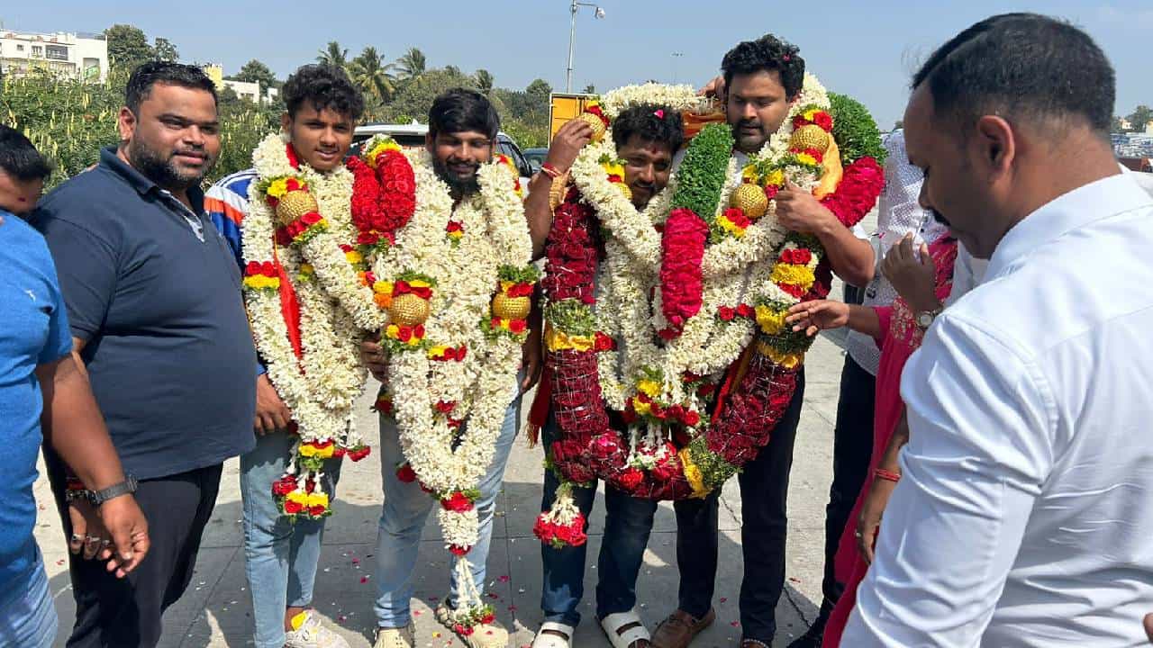 ಪರಪ್ಪನ ಅಗ್ರಹಾರ ಜೈಲಿಂದ ನಾಲ್ವರು ಕರವೇ ಕಾರ್ಯಕರ್ತರ ಬಿಡುಗಡೆ ಪರಪ್ಪನ ಅಗ್ರಹಾರ ಜೈಲಿಂದ ನಾಲ್ವರು ಕರವೇ ಕಾರ್ಯಕರ್ತರ ಬಿಡುಗಡೆ
