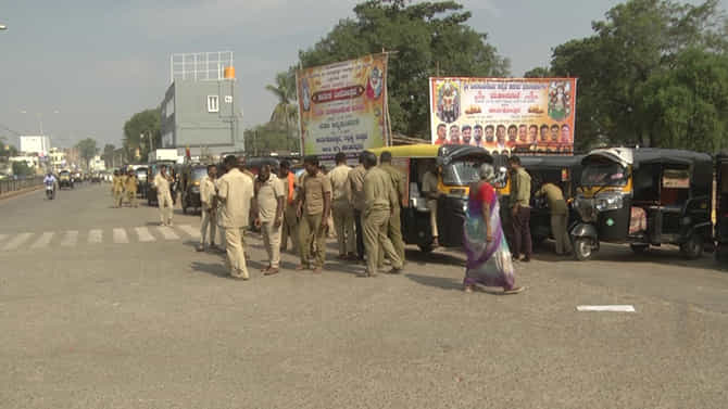ಗದಗ - ಶಕ್ತಿ ಯೋಜನೆಯಿಂದ ಆಟೋ ಚಾಲಕರಿಗೆ ಬಾಡಿಗೆ ಸಿಗದೆ ವಿಲವಿಲ