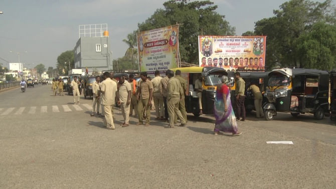 ಗದಗ - ಶಕ್ತಿ ಯೋಜನೆಯಿಂದ ಆಟೋ ಚಾಲಕರಿಗೆ ಬಾಡಿಗೆ ಸಿಗದೆ ವಿಲವಿಲ