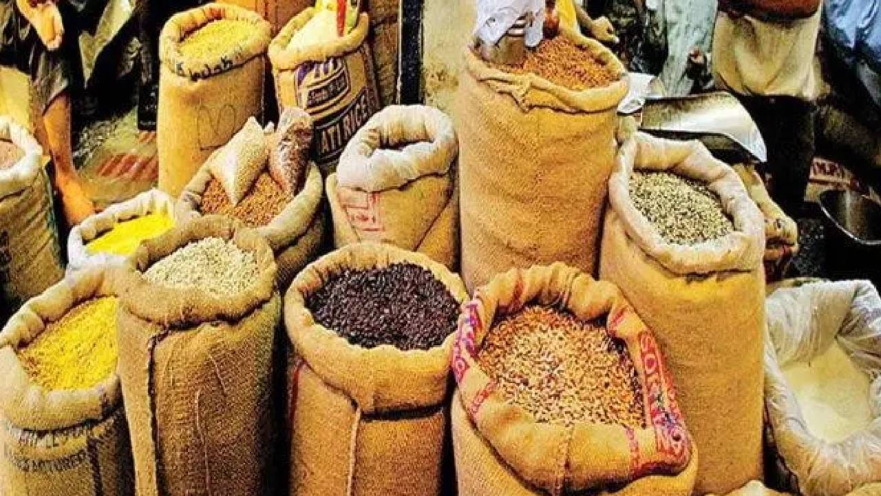 ಕರ್ನಾಟಕದಲ್ಲಿ ಅಕ್ಕಿ, ದಿನಸಿ ದರ ಮತ್ತಷ್ಟು ಏರಿಕೆ; ಕಾರಣವೇನು? ಕರ್ನಾಟಕದಲ್ಲಿ ಅಕ್ಕಿ, ದಿನಸಿ ದರ ಮತ್ತಷ್ಟು ಏರಿಕೆ; ಕಾರಣವೇನು?