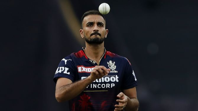 ಐಪಿಎಲ್ ಹರಾಜಿಗೂ ಮುನ್ನ ಎಲ್ಲಾ ಫ್ರಾಂಚೈಸಿಗಳ ಗಮನ ಸೆಳೆದ ಹರ್ಷಲ್ ಪಟೇಲ್ ಐಪಿಎಲ್ ಹರಾಜಿಗೂ ಮುನ್ನ ಎಲ್ಲಾ ಫ್ರಾಂಚೈಸಿಗಳ ಗಮನ ಸೆಳೆದ ಹರ್ಷಲ್ ಪಟೇಲ್