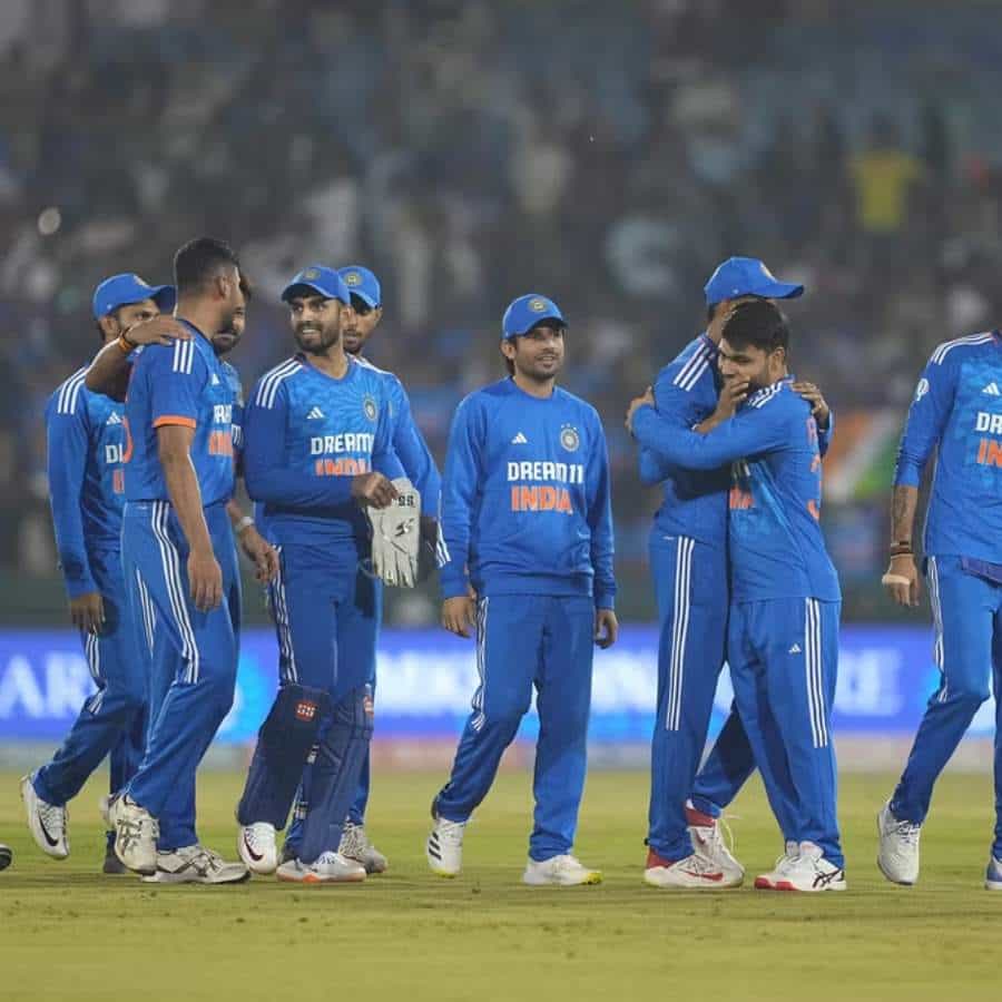 ಆಸ್ಟ್ರೇಲಿಯಾ ವಿರುದ್ಧದ ಐದು ಪಂದ್ಯಗಳ ಟಿ20 ಸರಣಿಯನ್ನು ಇನ್ನೊಂದು ಪಂದ್ಯ ಬಾಕಿ ಇರುವಂತೆಯೇ ಭಾರತ 3-1 ಅಂಕಗಳ ಅಂತರದಿಂದ ವಶಪಡಿಸಿಕೊಂಡಿದೆ. ಶುಕ್ರವಾರ ರಾಯ್ಪುರದ ಶಹೀದ್ ವೀರ್ ನಾರಾಯಣ್ ಸಿಂಗ್ ಅಂತರರಾಷ್ಟ್ರೀಯ ಸ್ಟೇಡಿಯಂನಲ್ಲಿ ನಡೆದ ನಾಲ್ಕನೇ ಪಂದ್ಯದಲ್ಲಿ ಟೀಮ್ ಇಂಡಿಯಾ 20 ರನ್ಗಳ ಜಯ ಸಾಧಿಸಿತು.